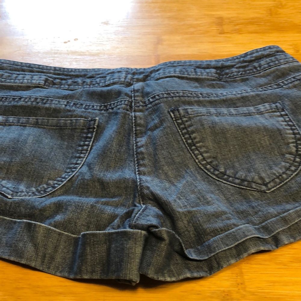 Shorts - Picture 3 of 3
